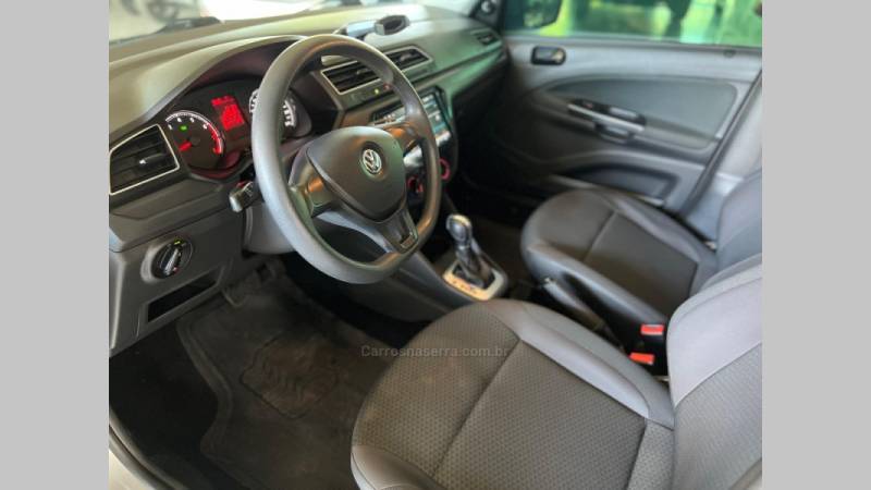 VOLKSWAGEN - VOYAGE - 2021/2022 - Prata - R$ 66.900,00