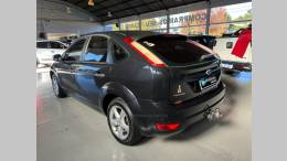 FORD - FOCUS - 2010/2011 - Preta - R$ 39.900,00
