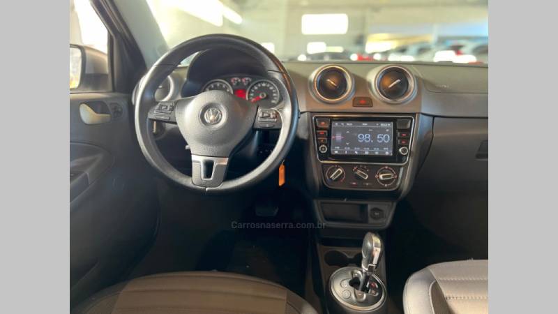 VOLKSWAGEN - VOYAGE - 2013/2014 - Cinza - R$ 45.900,00