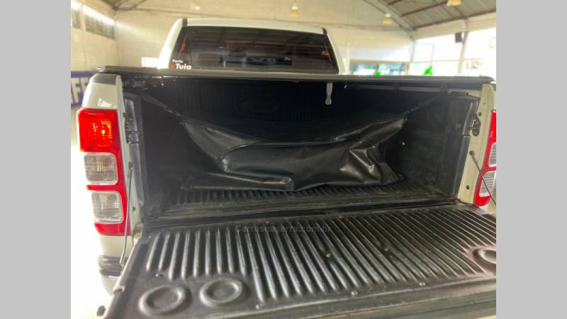 FORD - RANGER - 2016/2017 - Branca - R$ 145.900,00