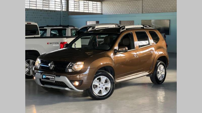 RENAULT - DUSTER - 2016/2017 - Marrom - R$ 68.900,00