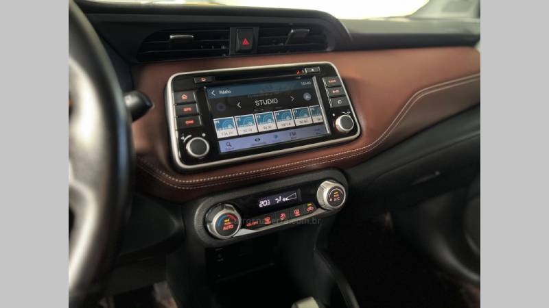 NISSAN - KICKS - 2017/2018 - Branca - R$ 85.900,00