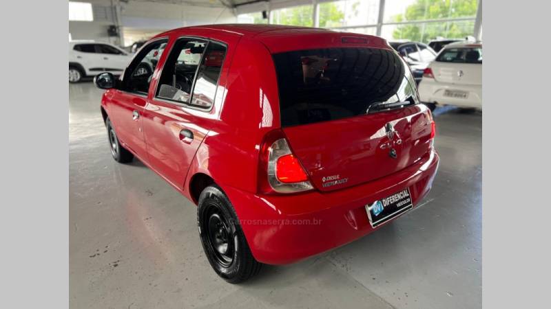 RENAULT - CLIO - 2013/2014 - Vermelha - R$ 27.900,00