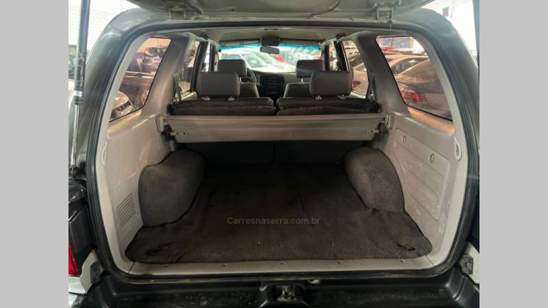 TOYOTA - HILUX SW4 - 2002/2002 - Prata - R$ 74.900,00